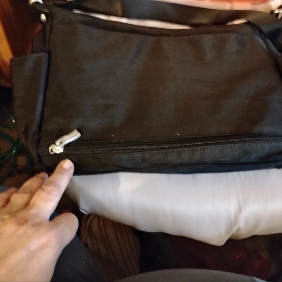 Baggallini crossbody bag in black and beautiful blue.. - Picture 6 of 9